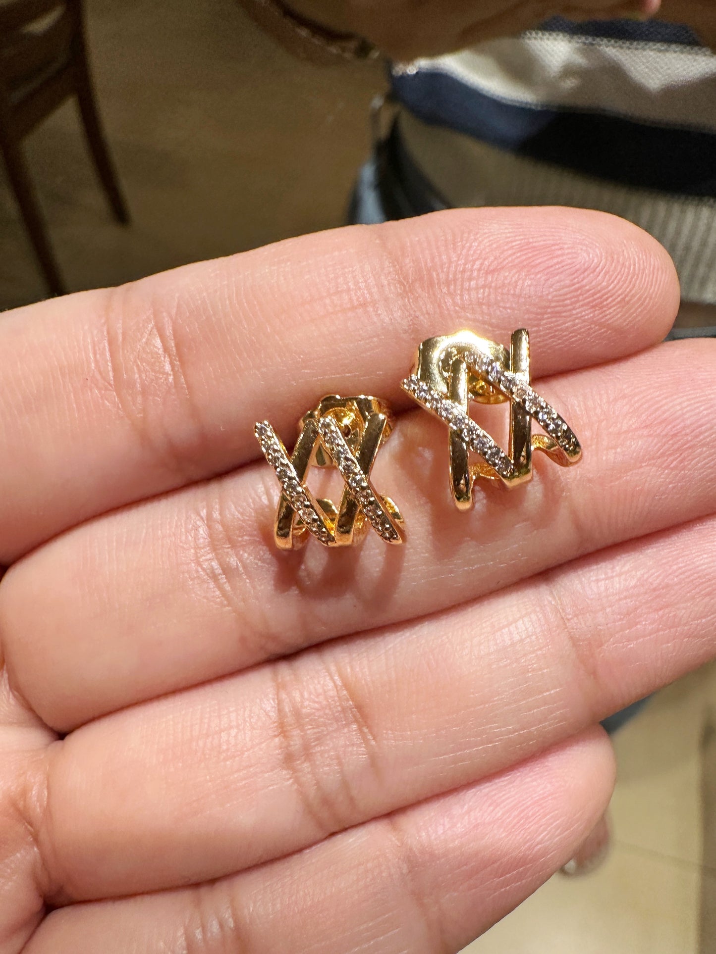 Criss Radiant Hug Stud Earrings