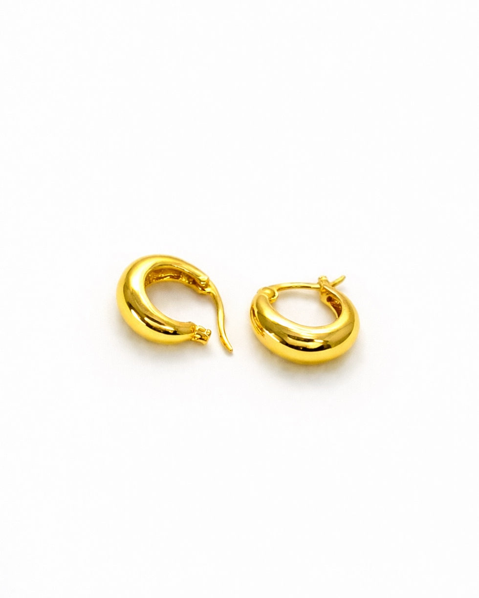 The Goccia Hoops in Gold Tone