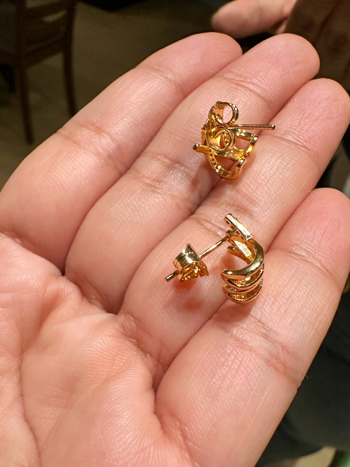 Criss Radiant Hug Stud Earrings