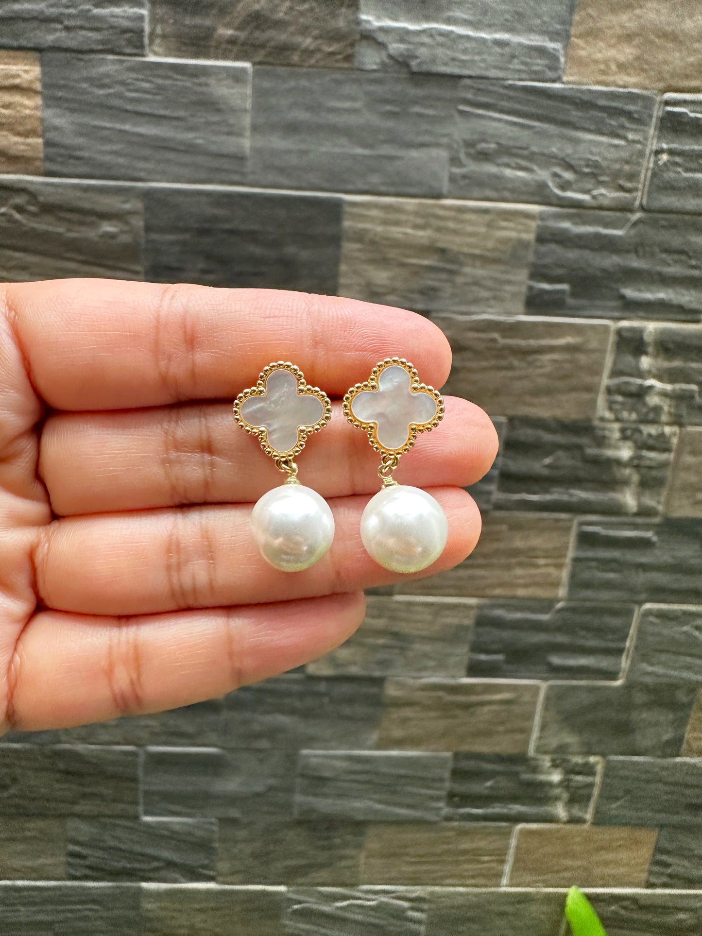 Noir Clover Pearl Drop Earrings & Bracelet Set in White