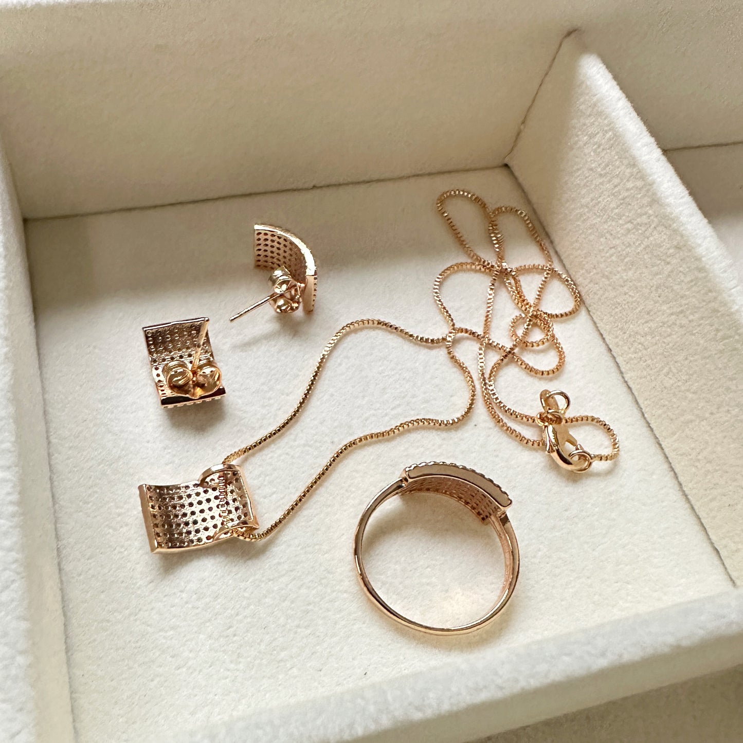 Boxy Illusion Set in Gold Tone