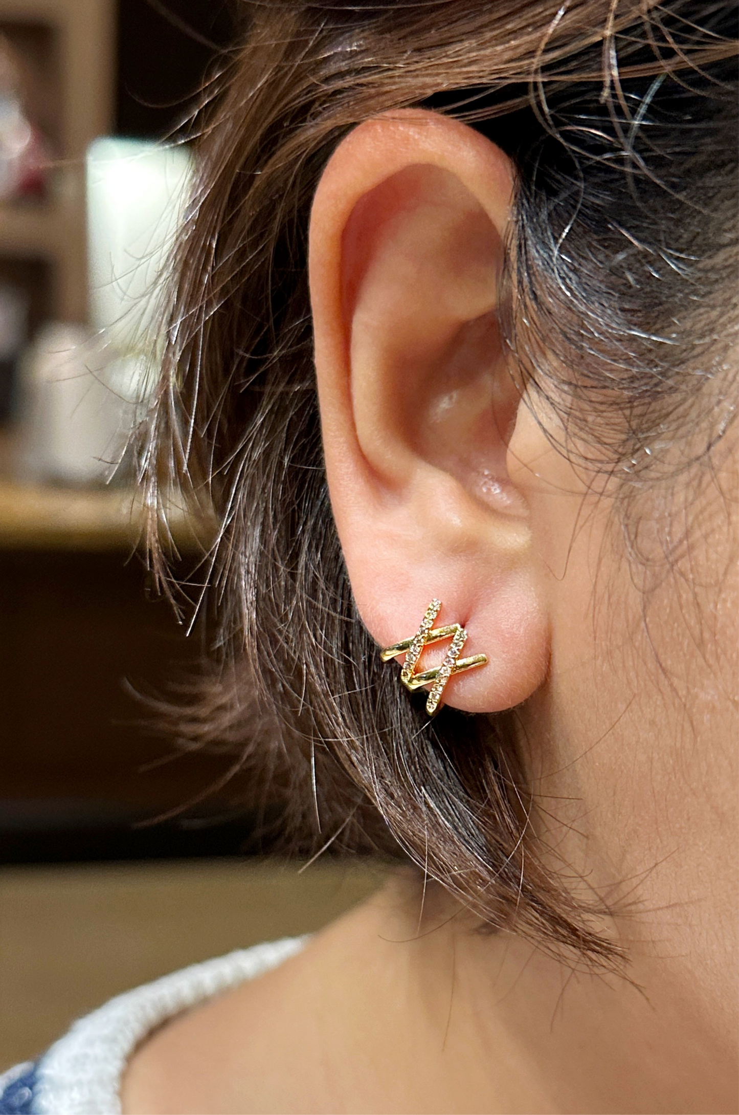 Criss Radiant Hug Stud Earrings