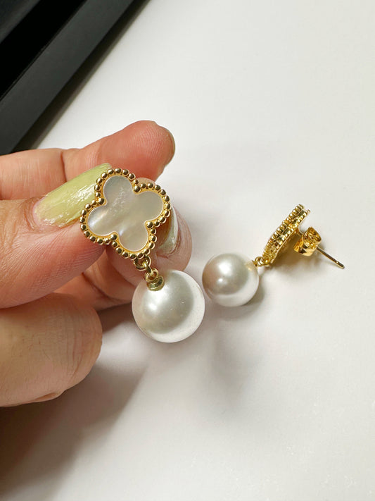 Noir Clover Pearl Drop Earrings & Bracelet Set in White