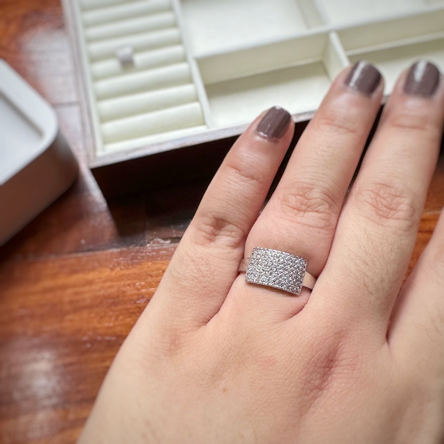Boxy Illusion Set in Whitegold Tone