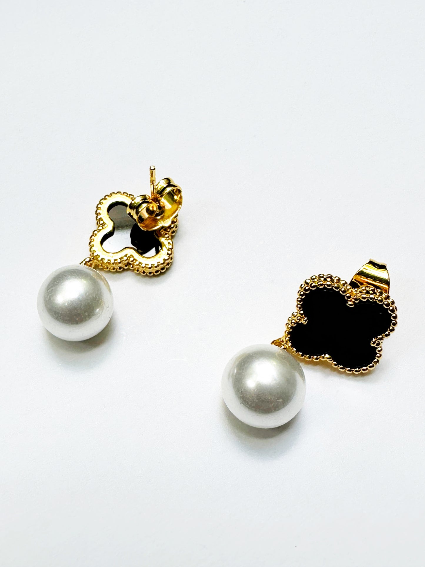 Noir Clover Pearl Drop Earrings & Bracelet Set in Black