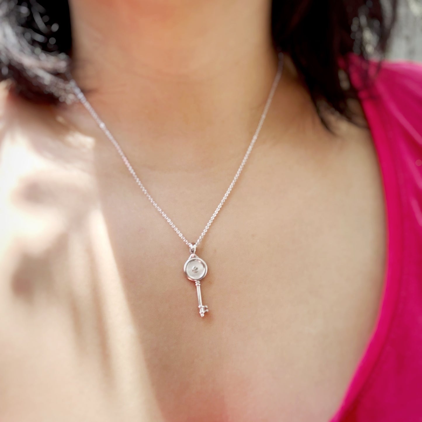 Mother of Pearl Key Necklace in Whitegold Tone