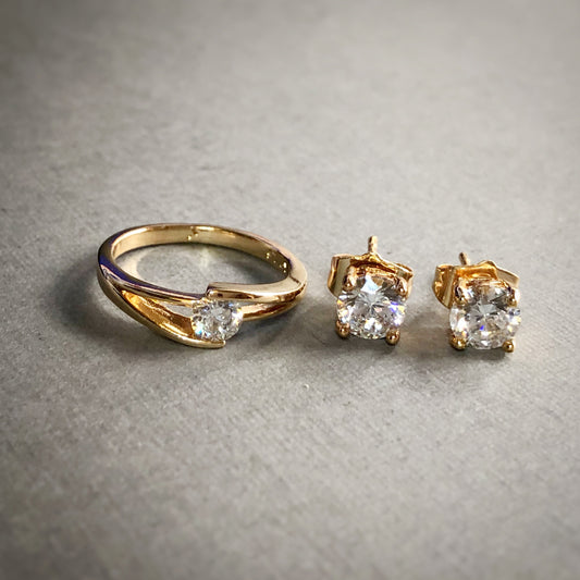 Petite Classic Round Cut Set in Gold Tone