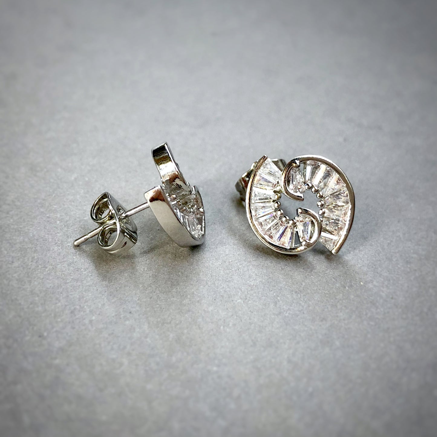Cochlea Earrings in Whitegold Tone