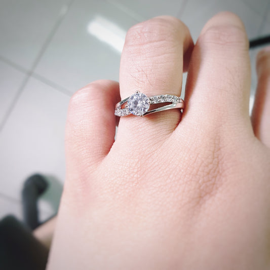 Single Stone with Tiny Studs Accent