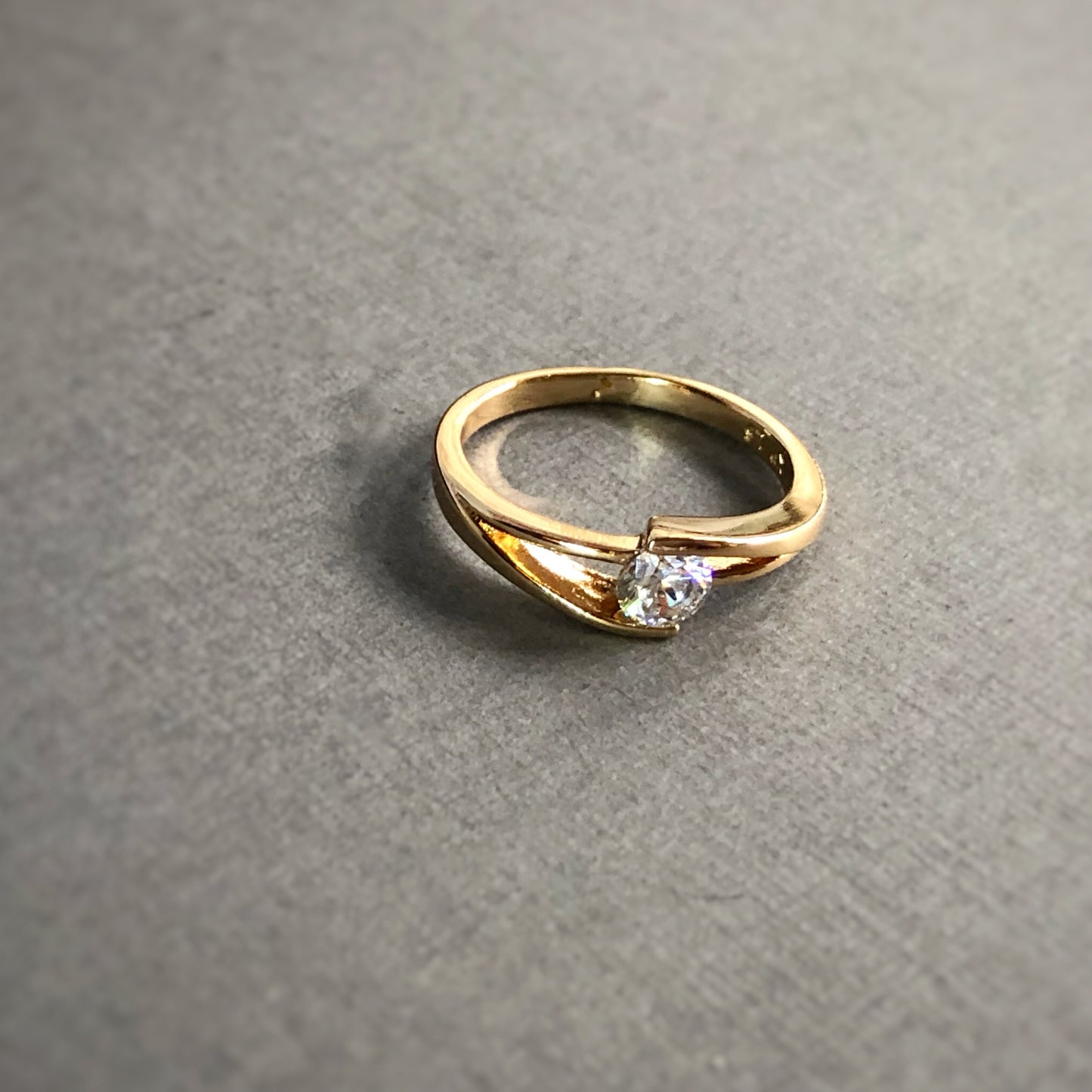 Petite Classic Round Cut Set in Gold Tone