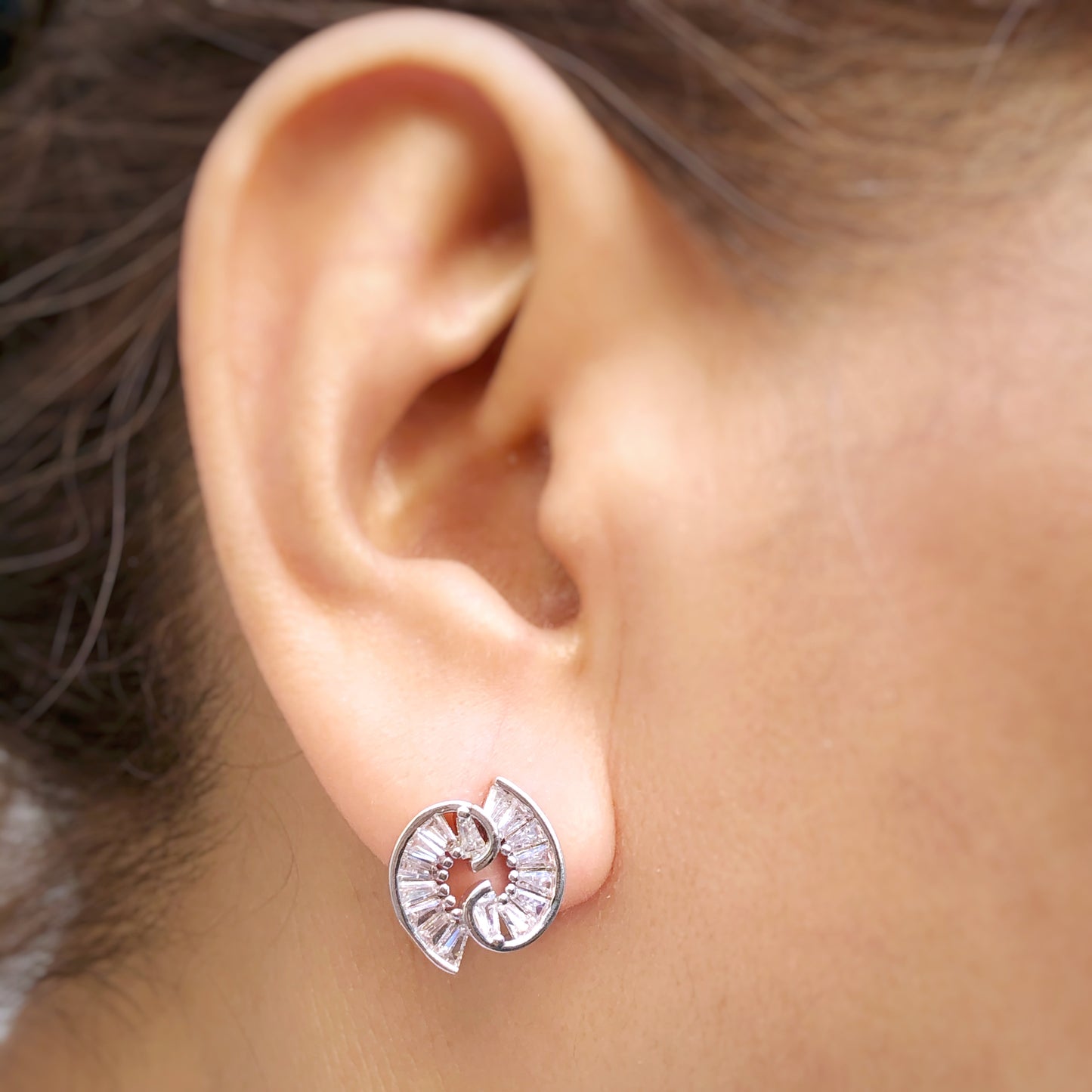 Cochlea Earrings in Whitegold Tone