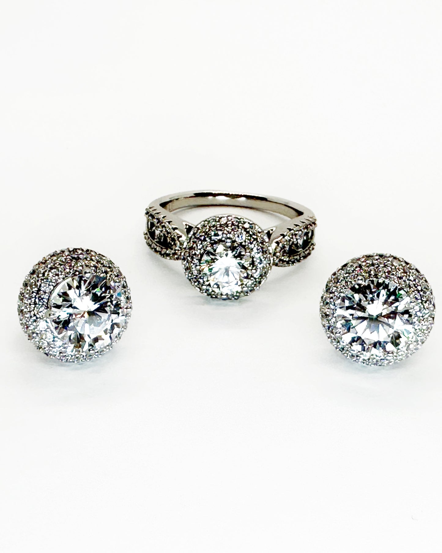 Heritage Pavé Halo Ring & Stud Earrings Set – White Gold Tone