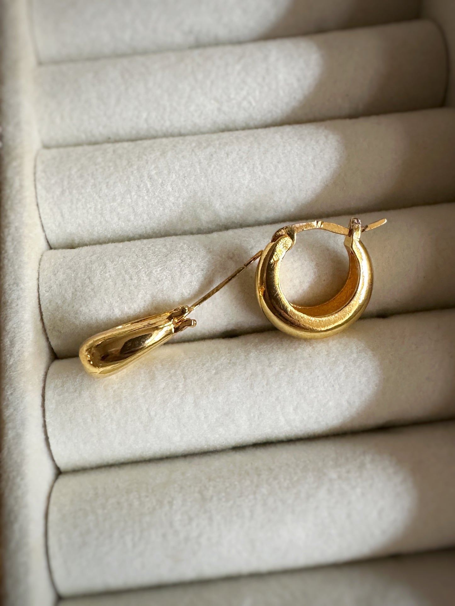 The Goccia Hoops in Gold Tone