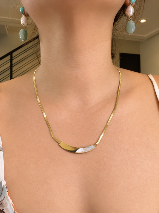 Sleek Curved Mother of Pearl Bar Snake Chain Necklace in 18K Gold
