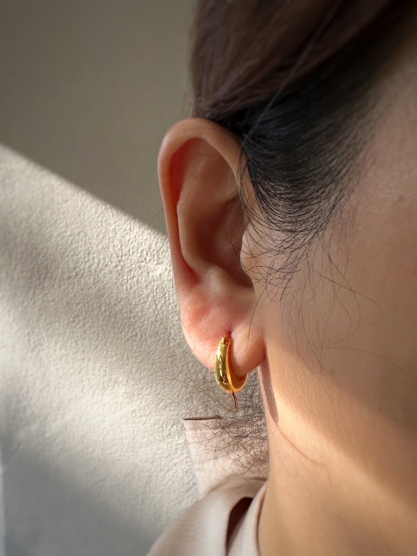 The Goccia Hoops in Gold Tone