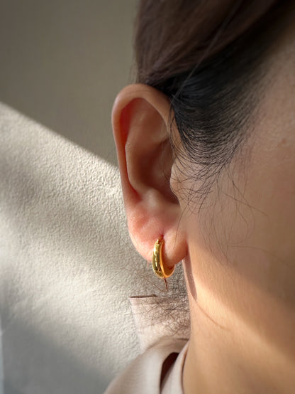 The Goccia Hoops in Gold Tone