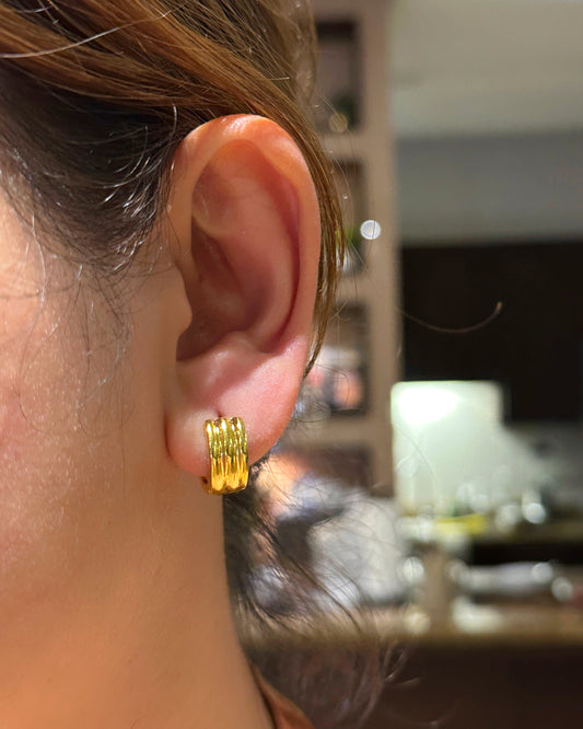 Triple Ridge Huggie Earrings – 18K Gold Tone