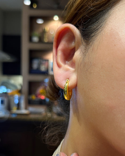 Sculpted Teardrop Gold Hoop Earrings – 18K Gold Tone