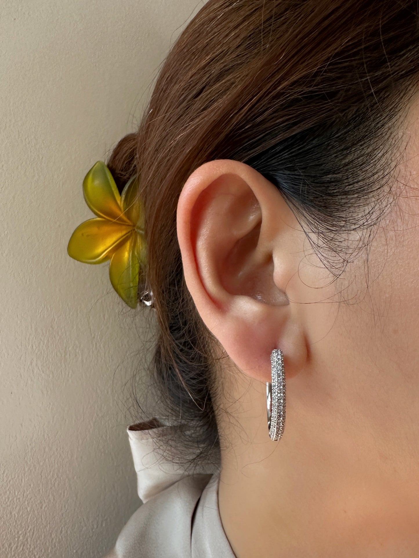 The Pavé Cerchio Hoops in White Gold Tone