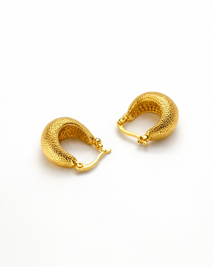 Side view of the Textured Poodle Huggies showing the easy-to-use click-lock hoop mechanism.