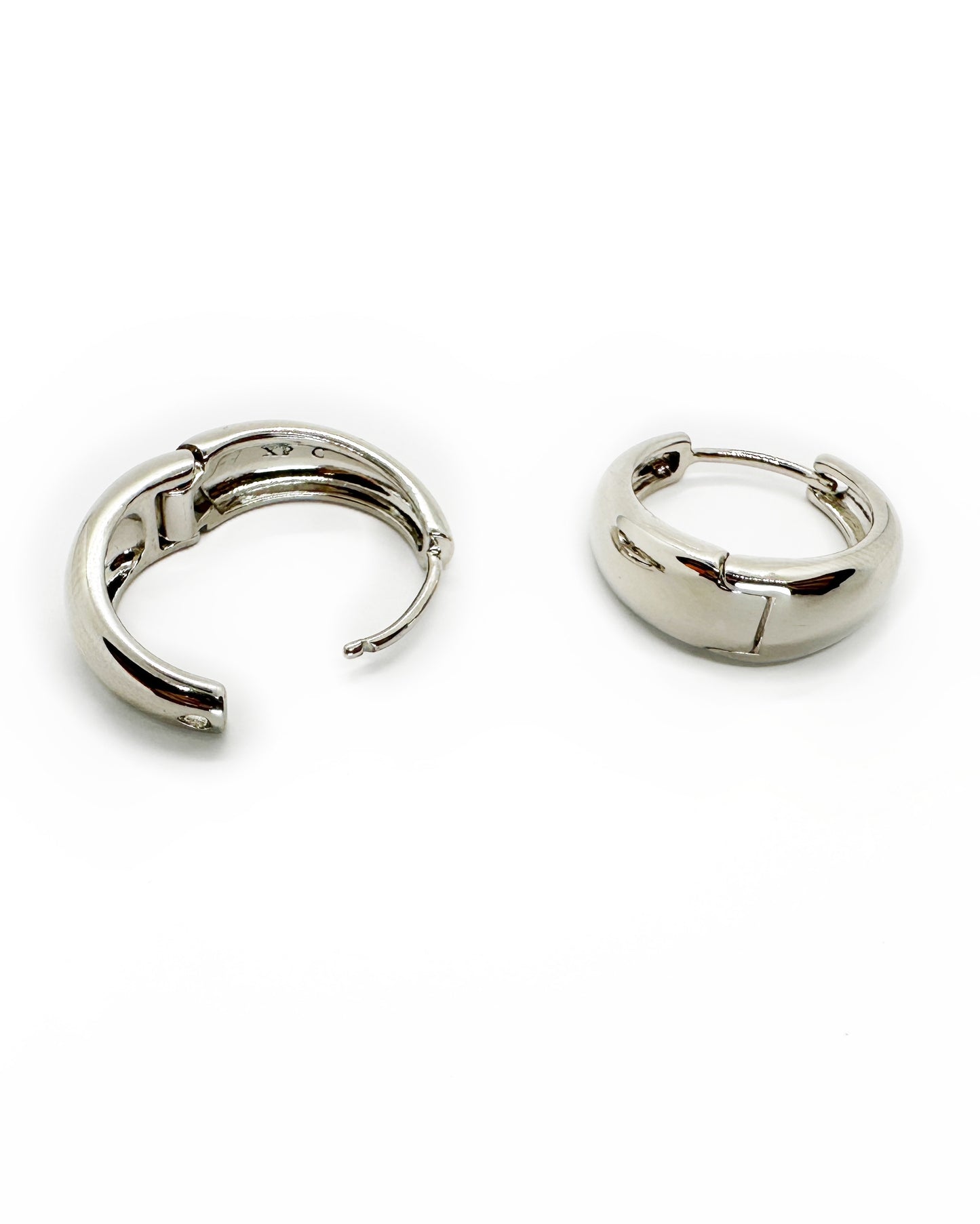 Open hinge detail of nickel-free hypoallergenic cashew huggie earrings