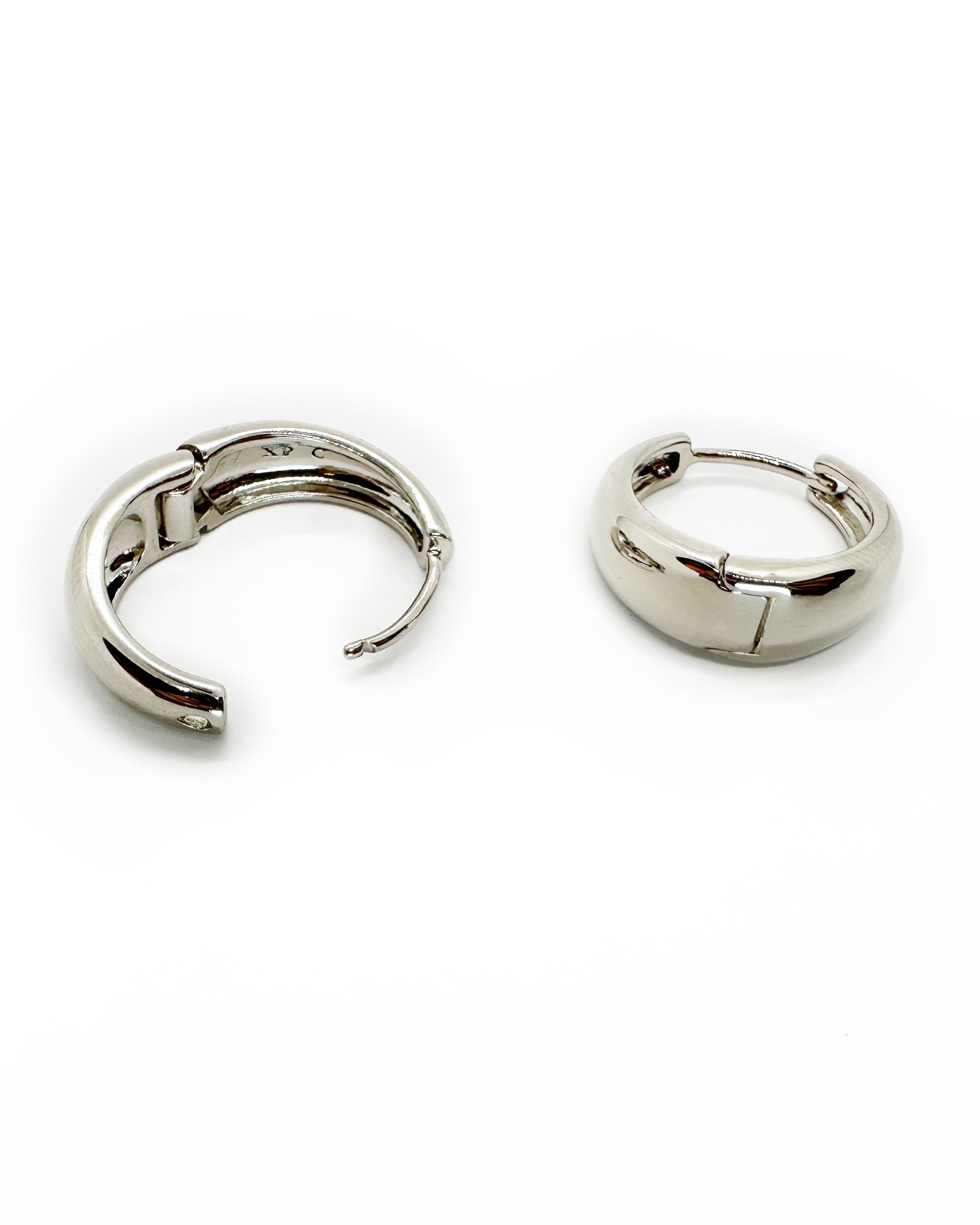 Open hinge detail of nickel-free hypoallergenic cashew huggie earrings