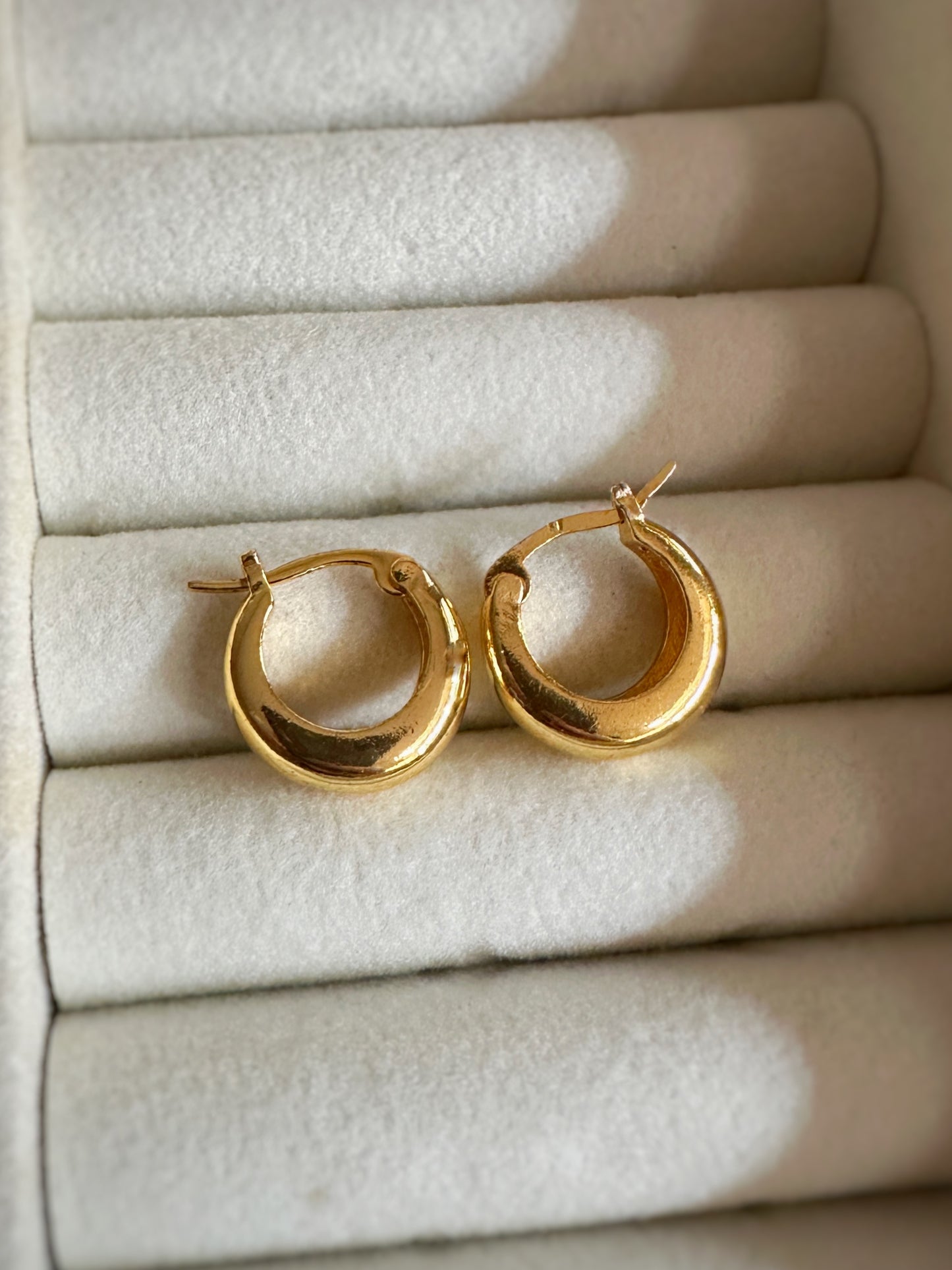 The Goccia Hoops in Gold Tone