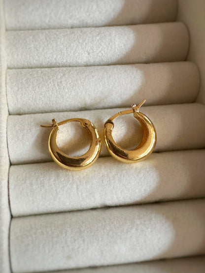 The Goccia Hoops in Gold Tone