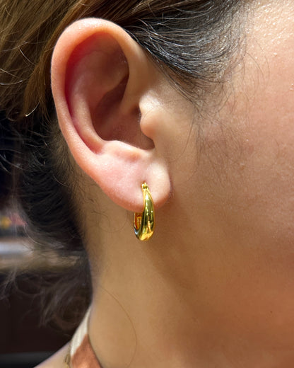 Sculpted Teardrop Gold Hoop Earrings – 18K Gold Tone