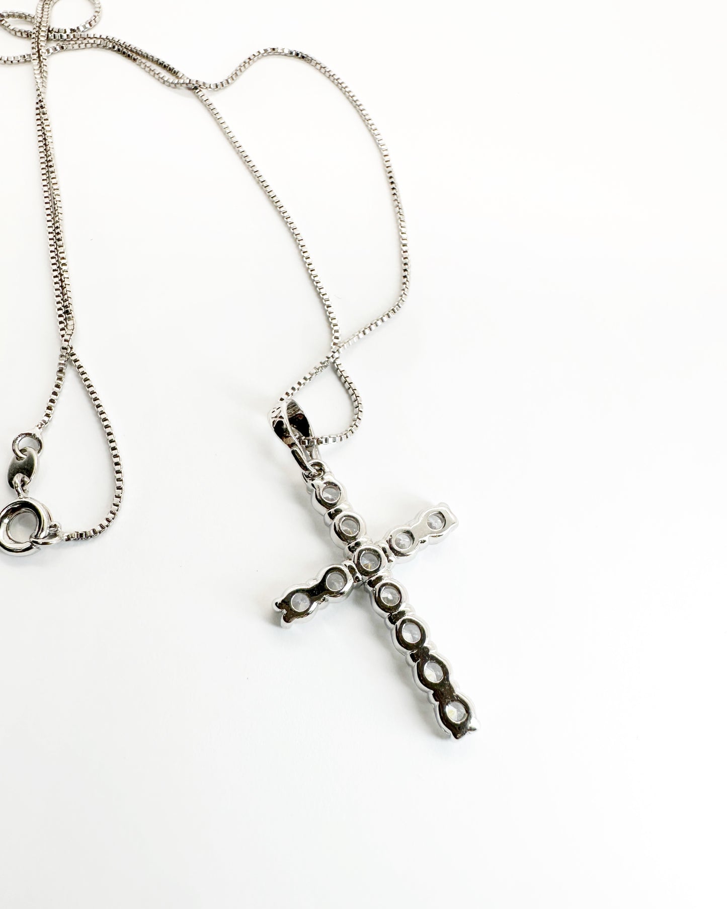 Pavé Zirconia Cross Pendant Necklace – 14K Whitegold Dipped