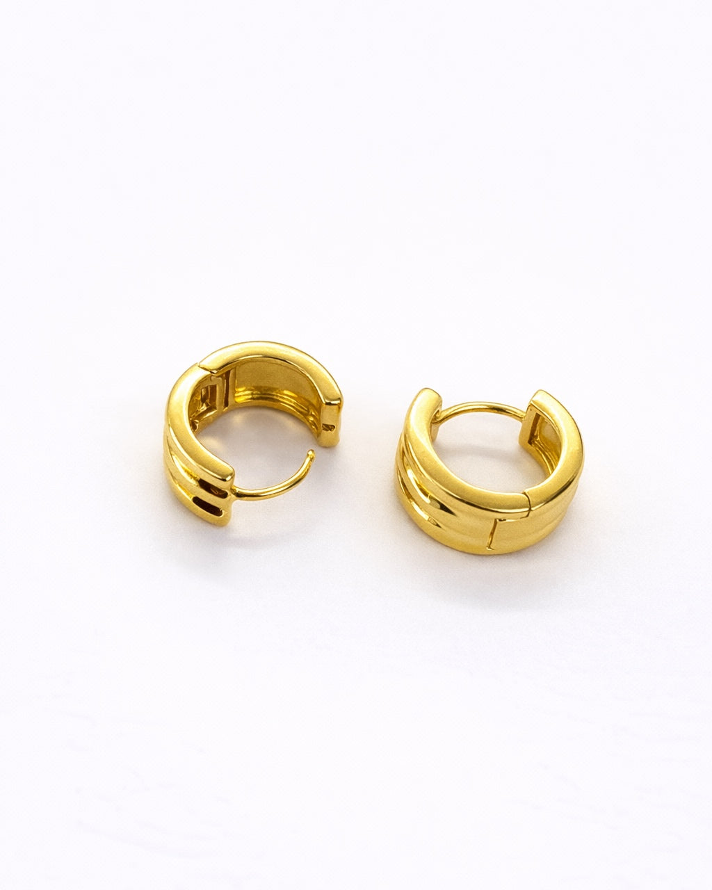 Triple Ridge Huggie Earrings – 18K Gold Tone