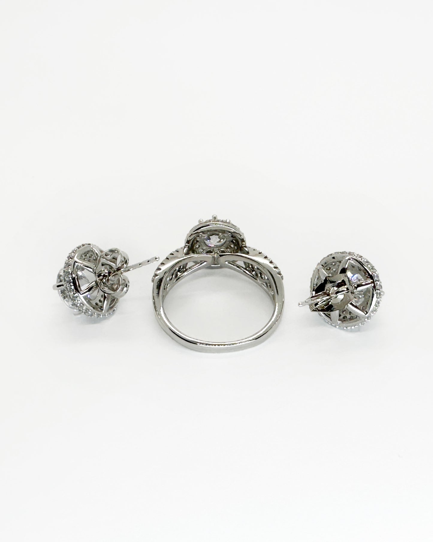Heritage Pavé Halo Ring & Stud Earrings Set – White Gold Tone