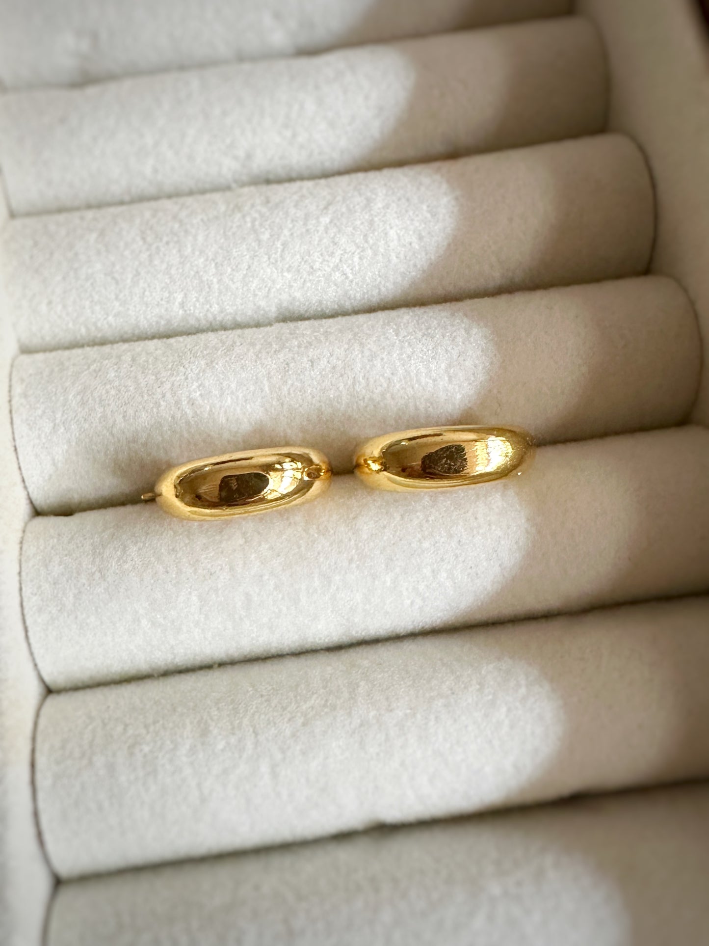 The Goccia Hoops in Gold Tone