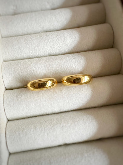 The Goccia Hoops in Gold Tone
