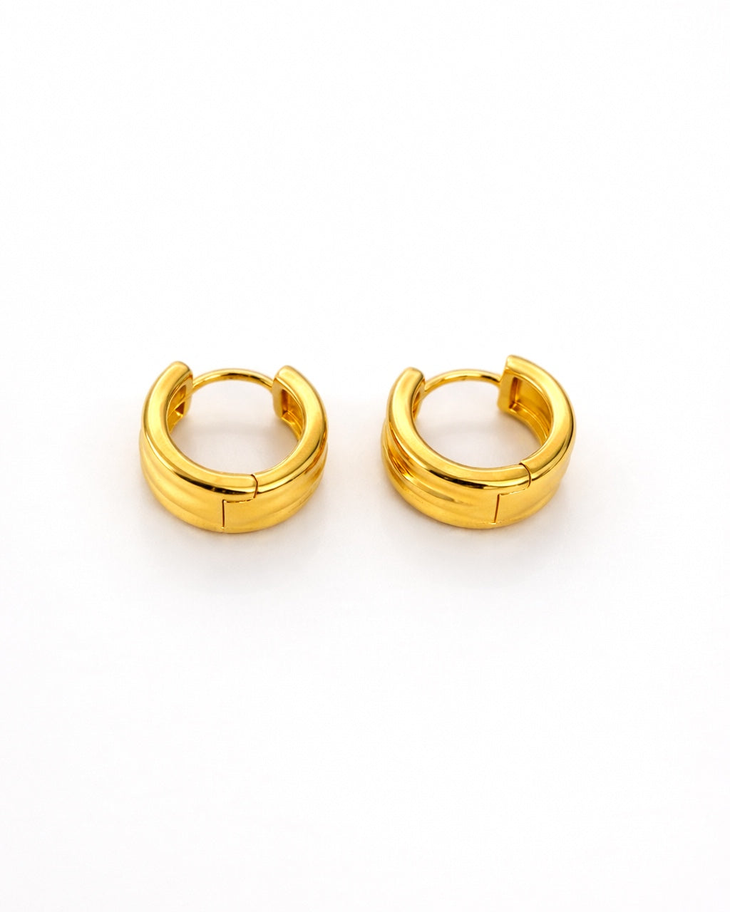 Triple Ridge Huggie Earrings – 18K Gold Tone
