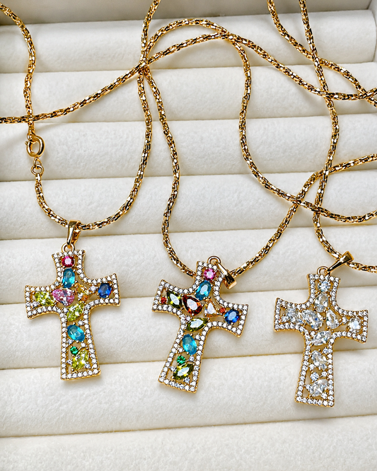 The Croce Fiorita Pendant Necklace in Gold Tone