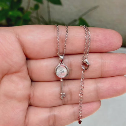 Mother of Pearl Key Necklace in Whitegold Tone