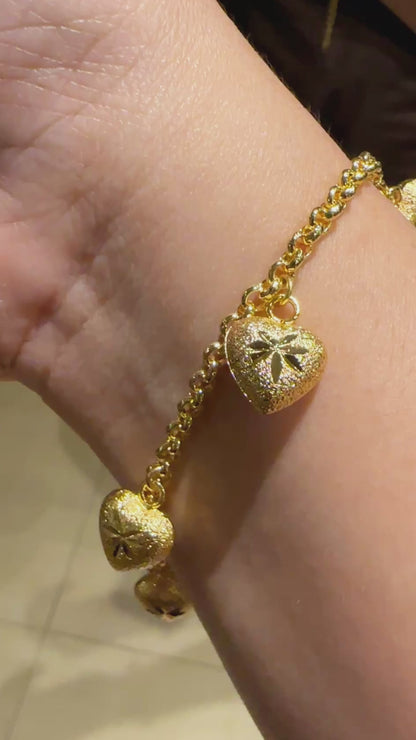 Frosted Engraved Heart Charm Chain Bracelet – 18K Gold Dipped