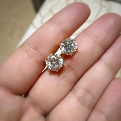 Classic Round Cut Brilliant Zirconia Stud Earrings