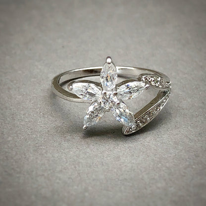 The Daisy Ring in Whitegold Tone