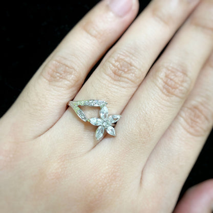 The Daisy Ring in Whitegold Tone