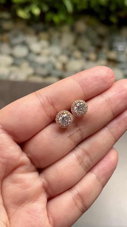 Classic Round Cut With Halo in 14K Gold Tone