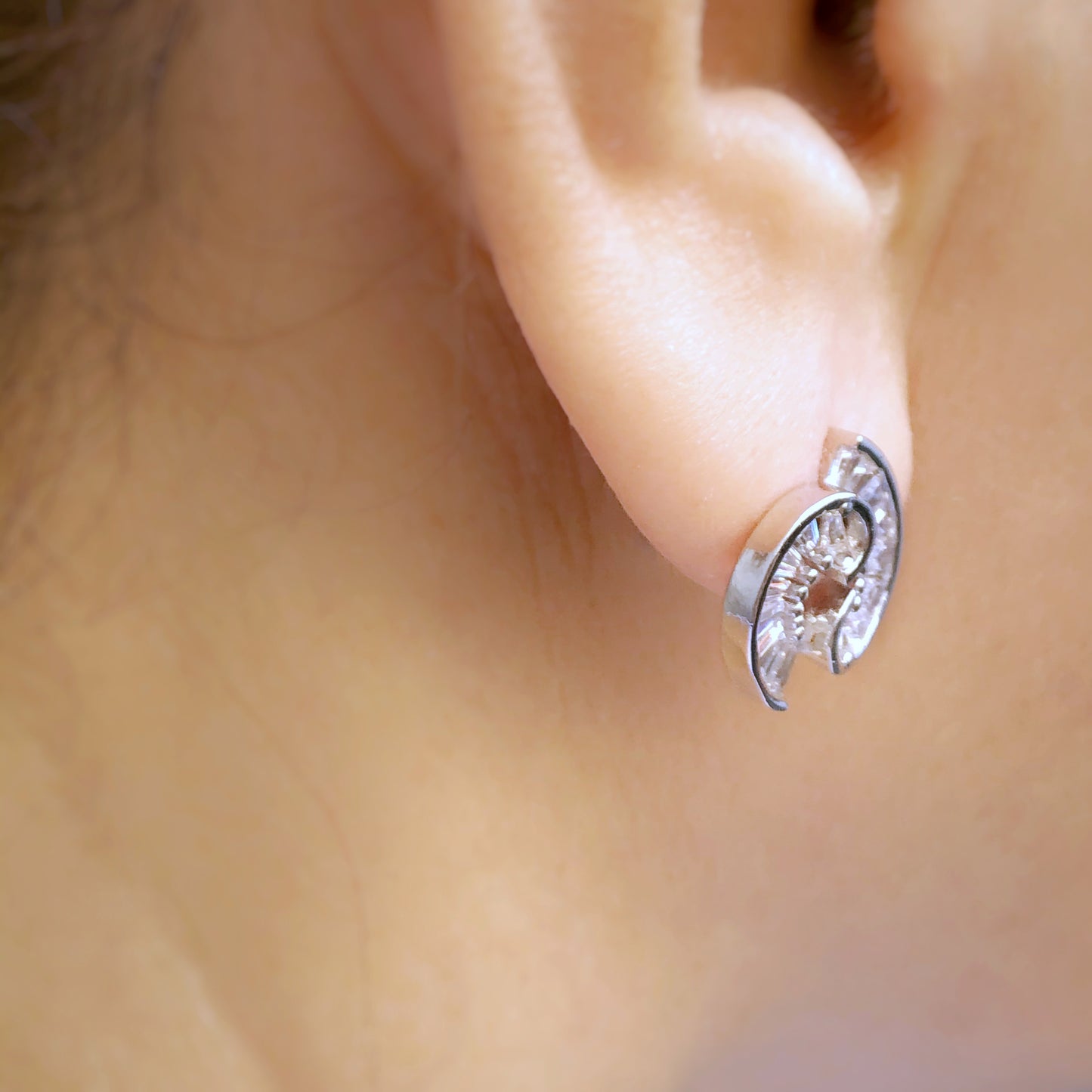 Cochlea Earrings in Whitegold Tone