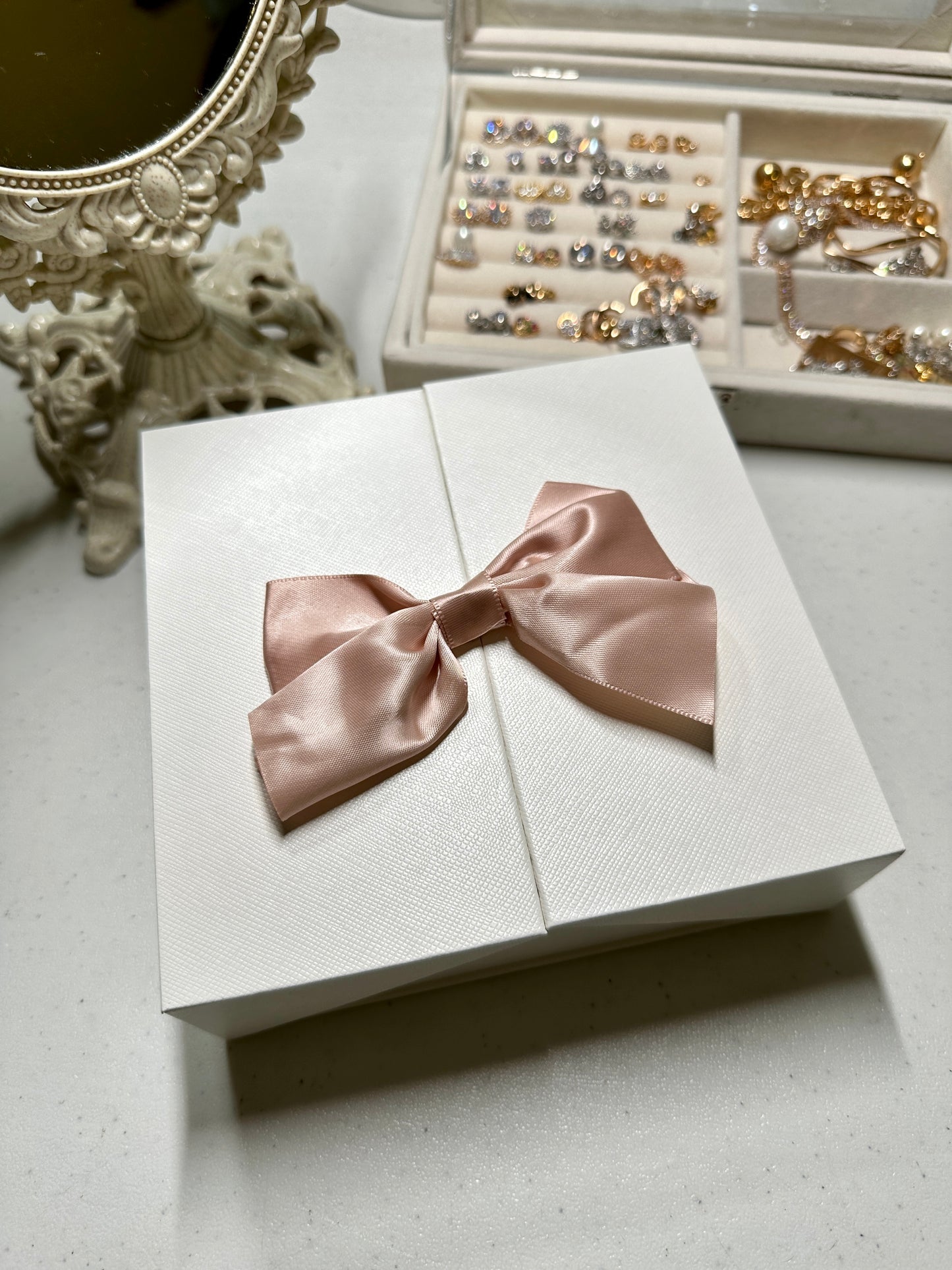 The Classic Dainty Set in Rose Box