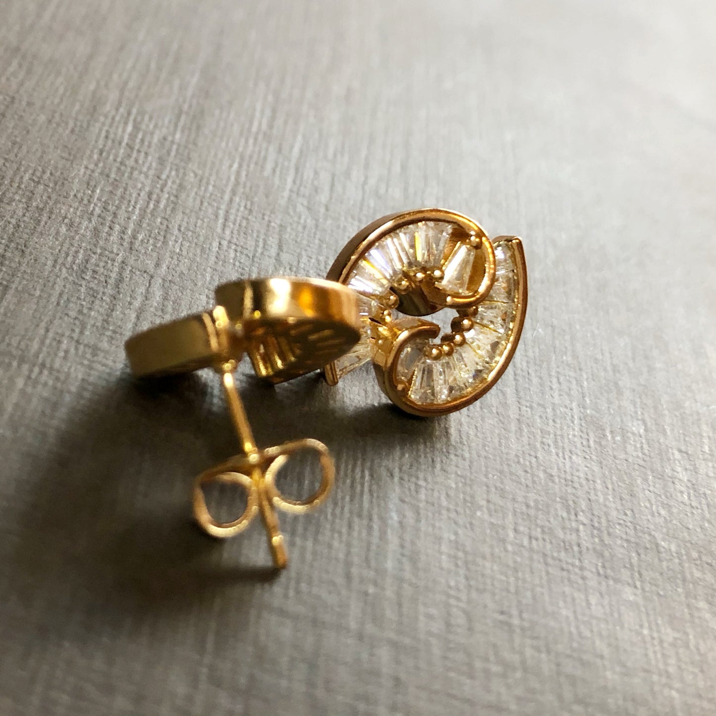 Cochlea Earrings in Gold Tone