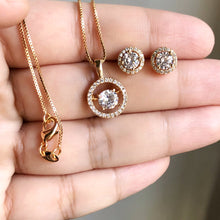 Load image into Gallery viewer, Charming Classic Round Cut With Halo Set

