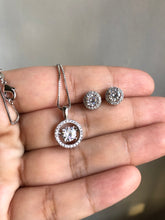 Load image into Gallery viewer, Charming Classic Round Cut With Halo Set
