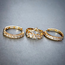 Load image into Gallery viewer, Baguette Cut Set in Gold Tone
