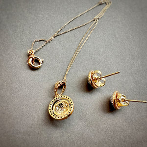 Micro Stones Illusion with Halo Set in Rose Box