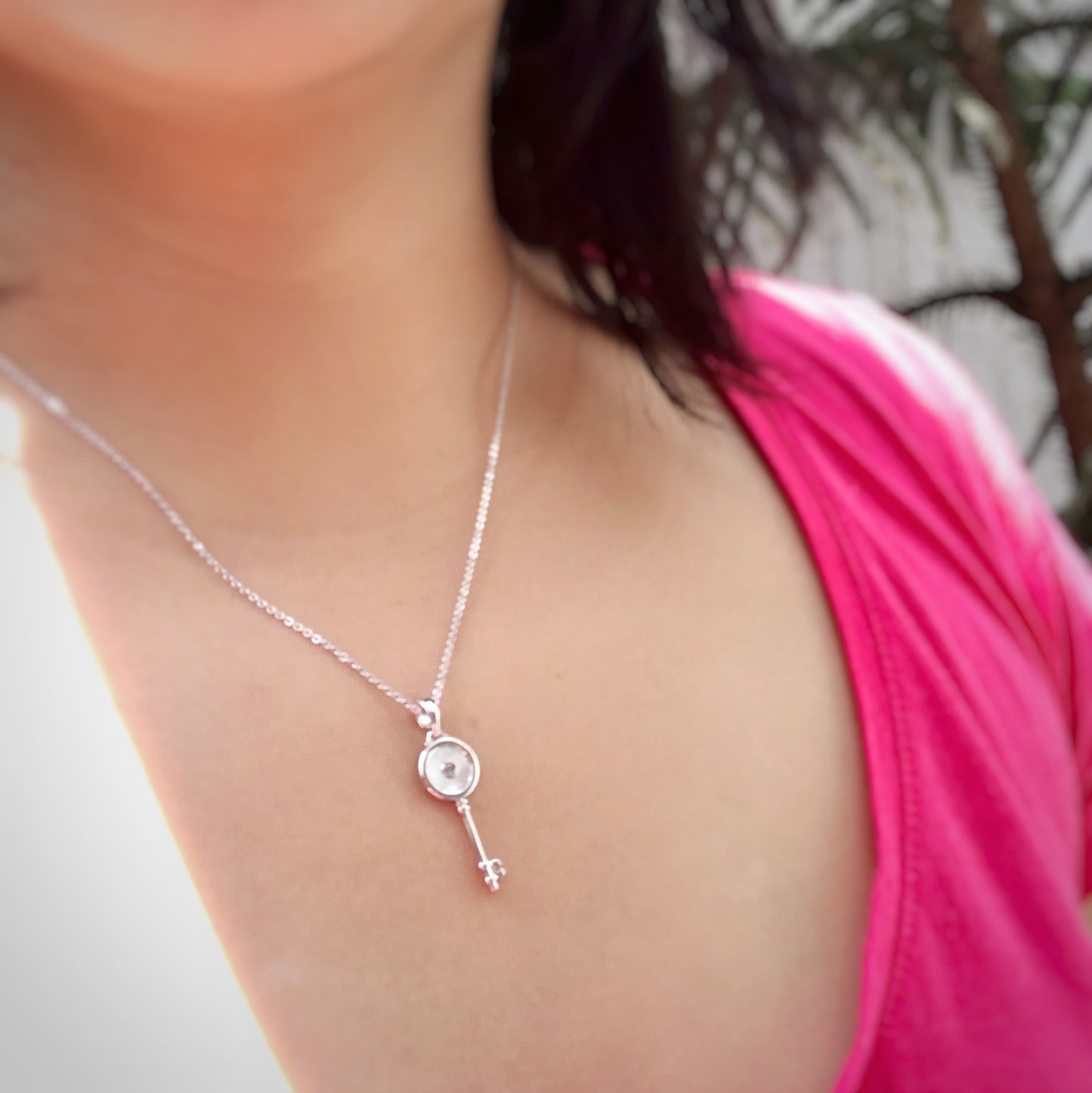 Mother of Pearl Key Necklace in Whitegold Tone
